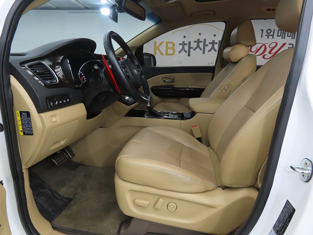 KIA Carnival - Vista 5