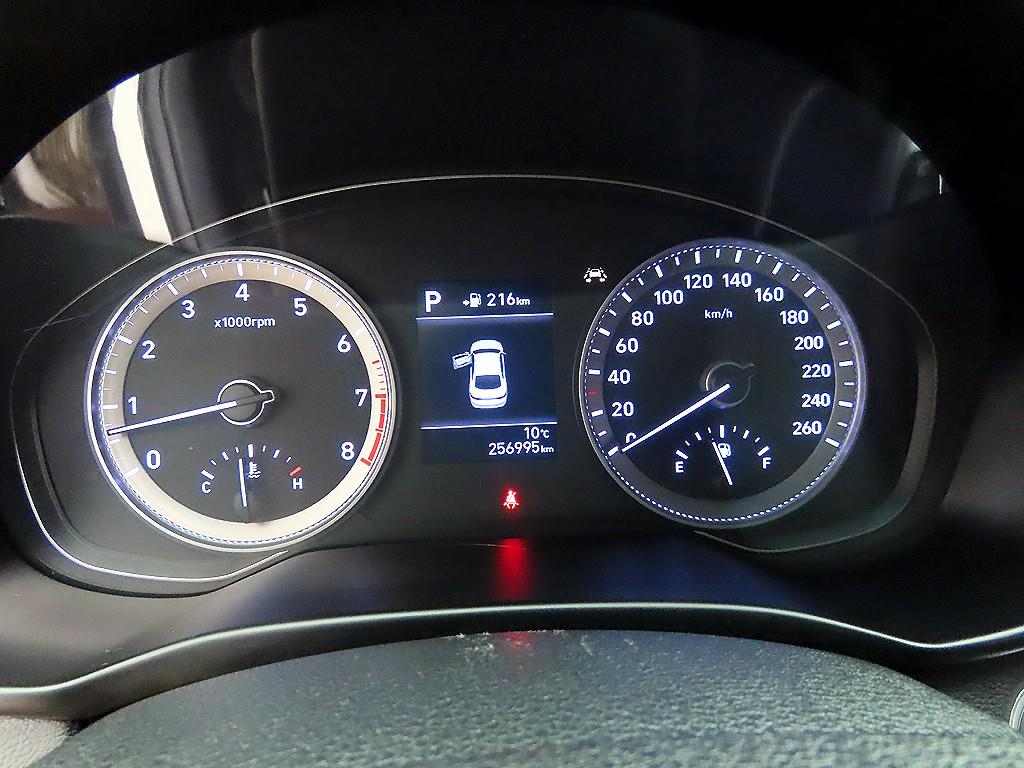 HYUNDAI Grandeur - Vista 9