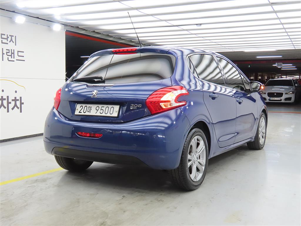 Peugeot 208 - Vista 4