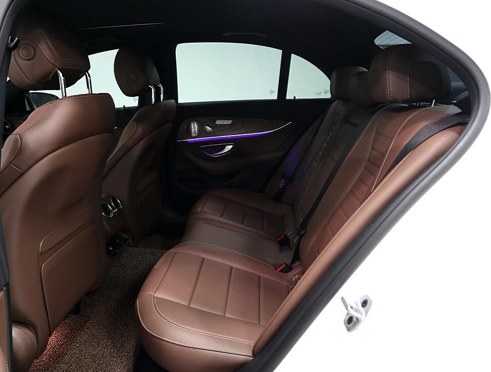 Mercedes Benz E class - Vista 10