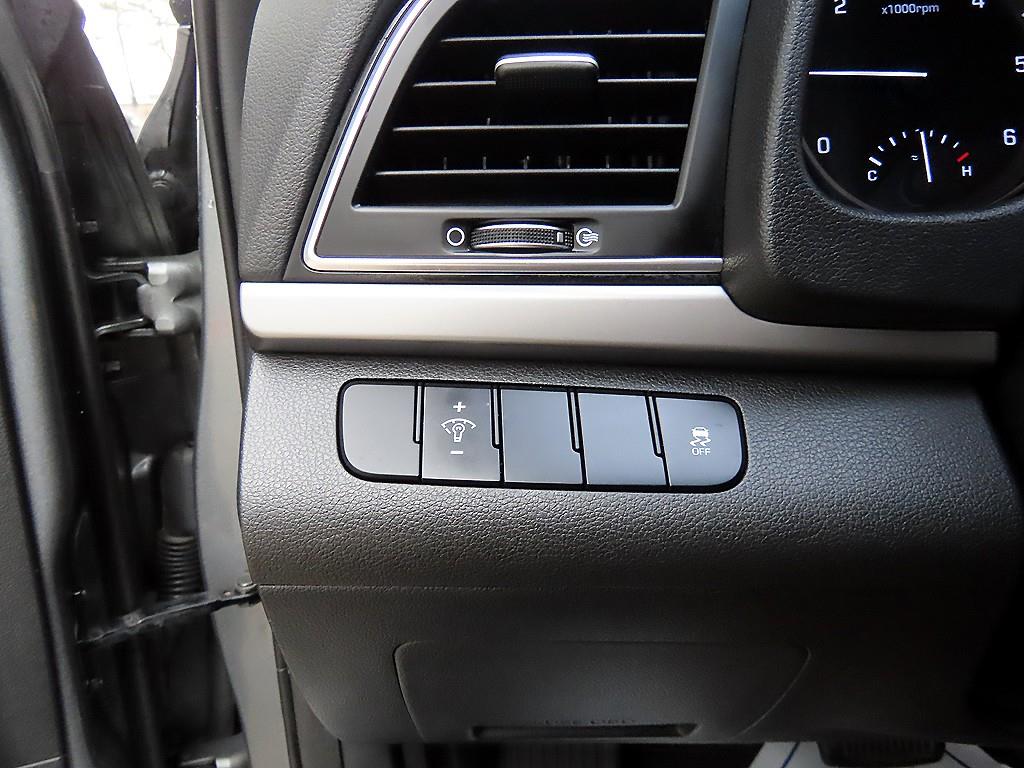 HYUNDAI Avante - Vista 12