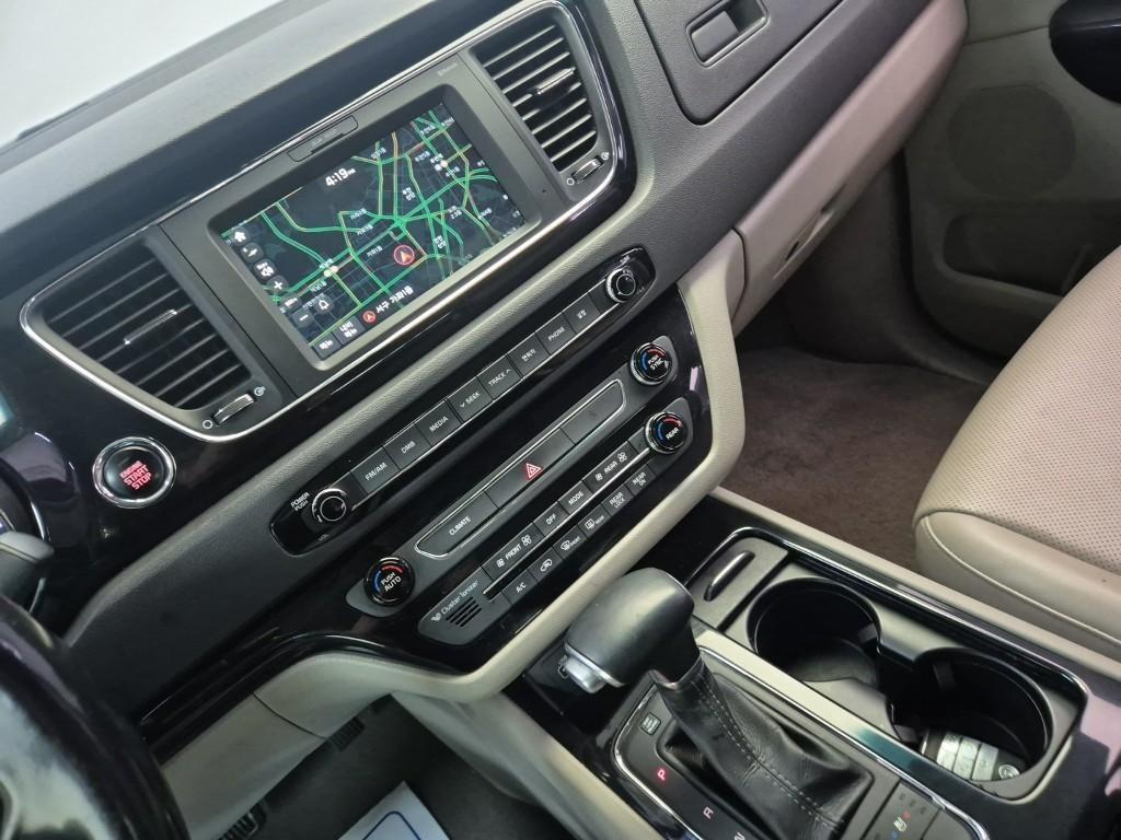 KIA Carnival - Vista 10