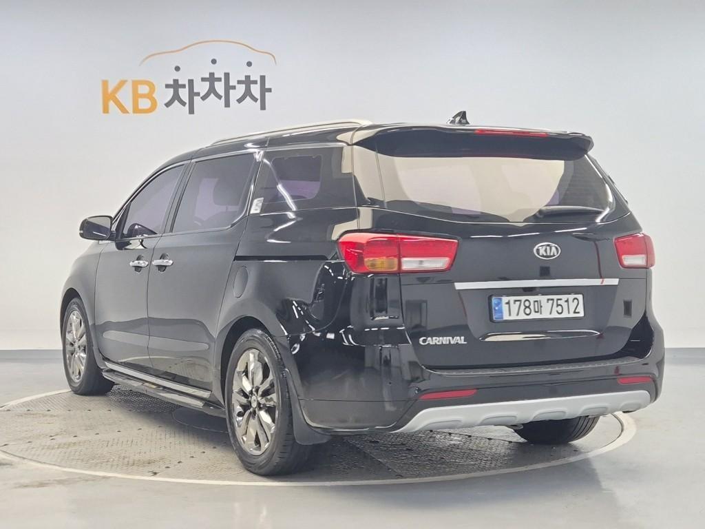 KIA Carnival - Vista 2
