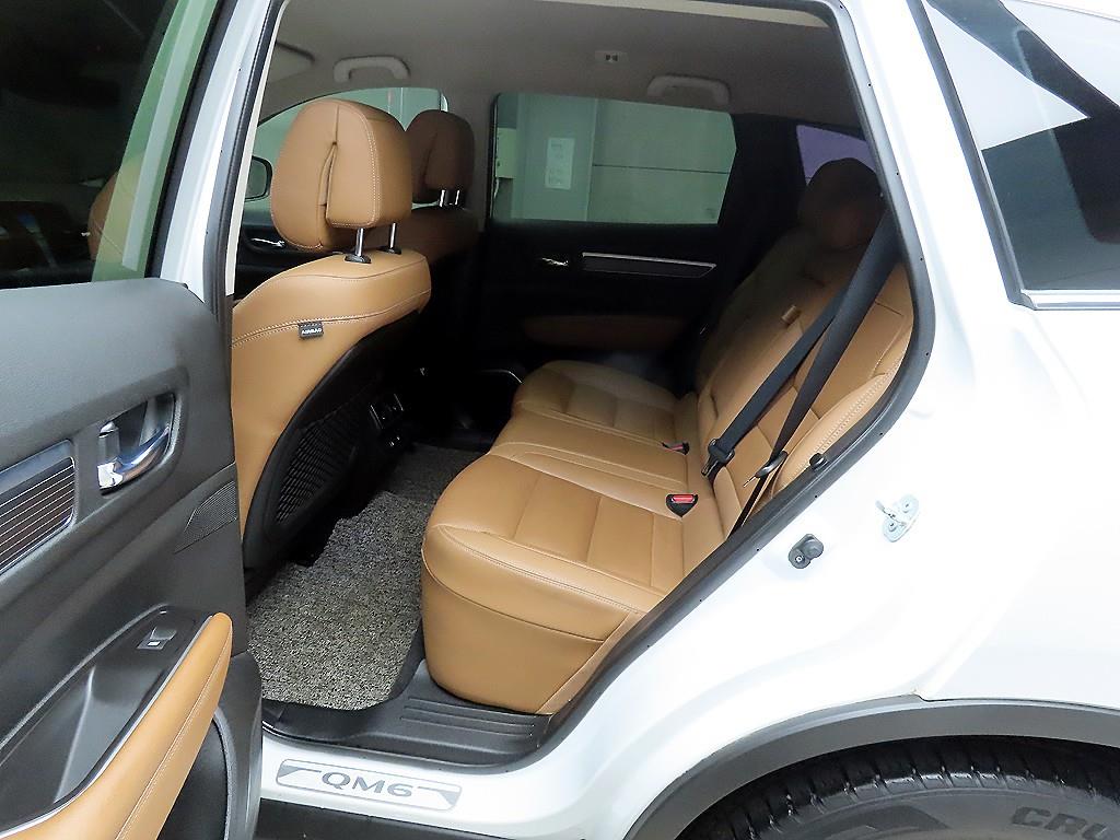 SAMSUNG QM6 - Vista 6