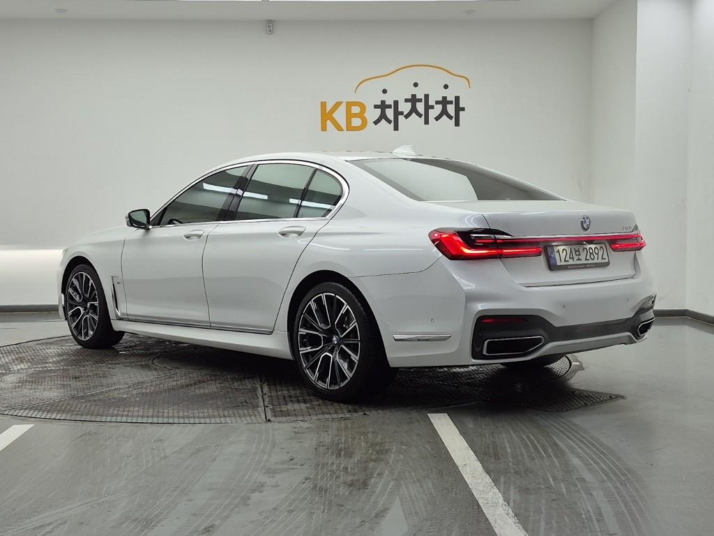 BMW 7 Series - Vista 3