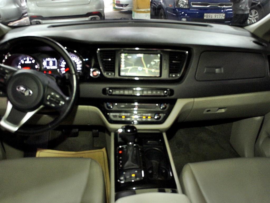 KIA Carnival - Vista 9
