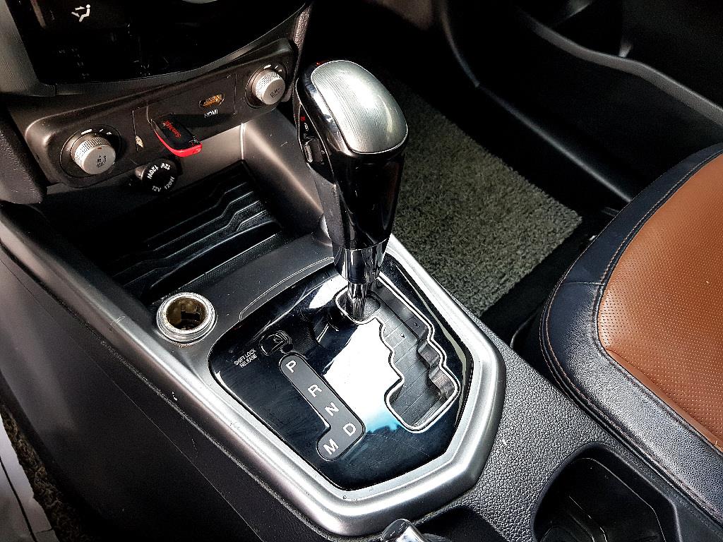 Ssangyong Tivoli 2018 Blanco - Importación desde Corea - HF Imports Iquique - Foto 13