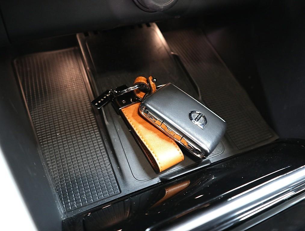 Volvo XC40 2025 Negro - Importación desde Corea - HF Imports Iquique - Foto 15