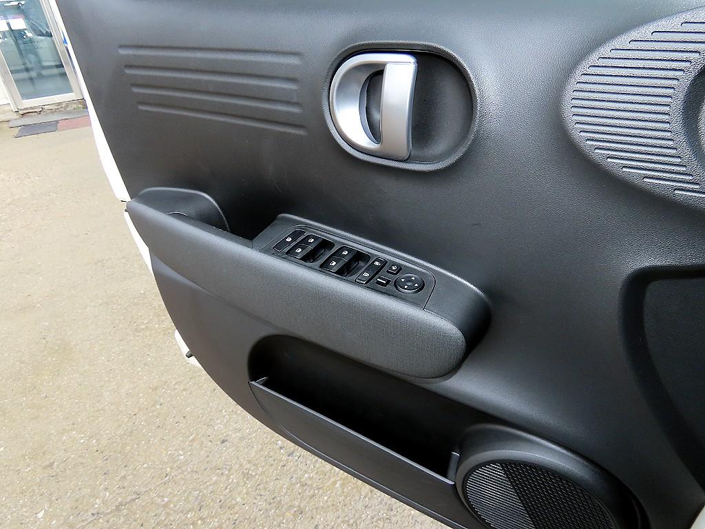 HYUNDAI Casper - Vista 11