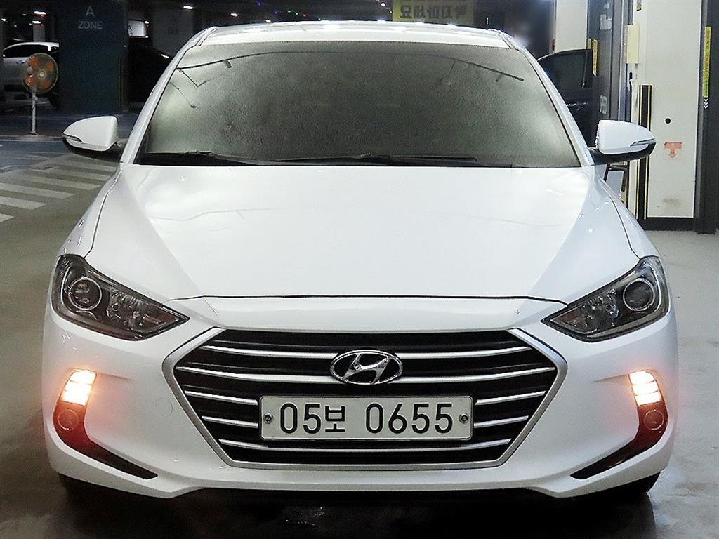 HYUNDAI Avante - Vista 2