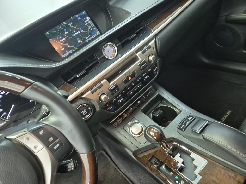 Lexus ES - Vista 9