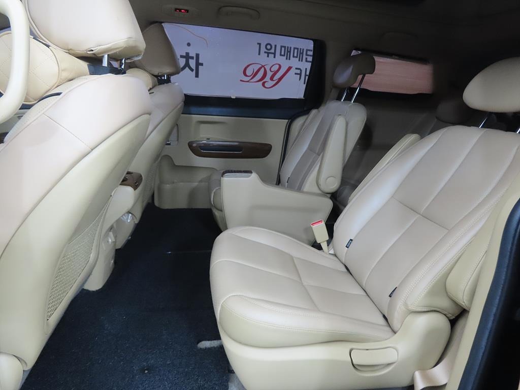 KIA Carnival - Vista 6