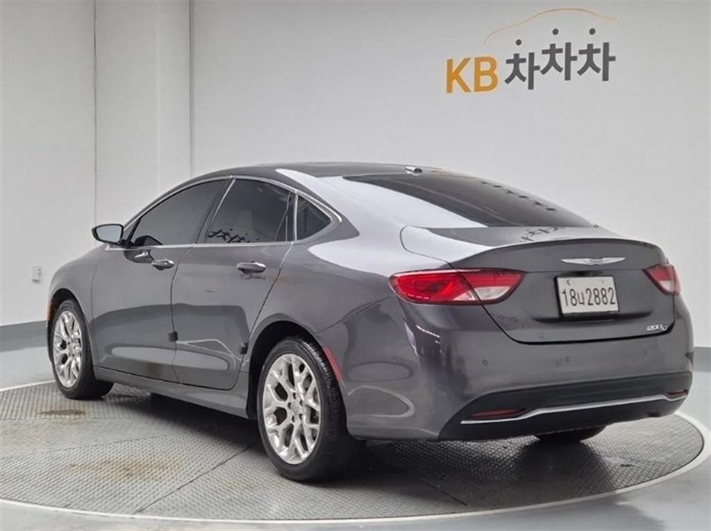 Chrysler 200 - Vista 3