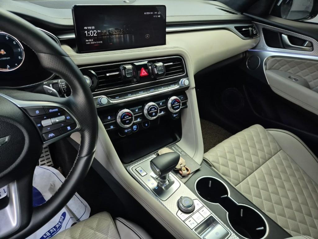 Genesis G70 - Vista 10