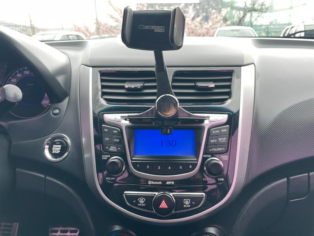HYUNDAI Accent - Vista 8