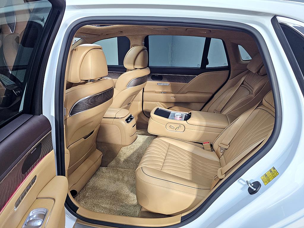 Genesis G90 - Vista 9