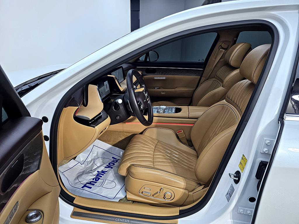 Genesis G90 - Vista 8