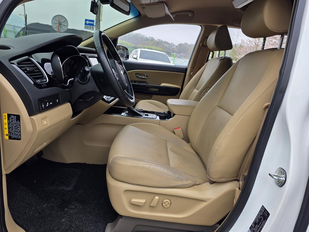 KIA Carnival - Vista 8