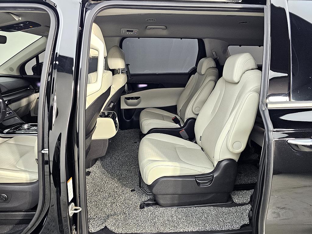 KIA Carnival - Vista 9