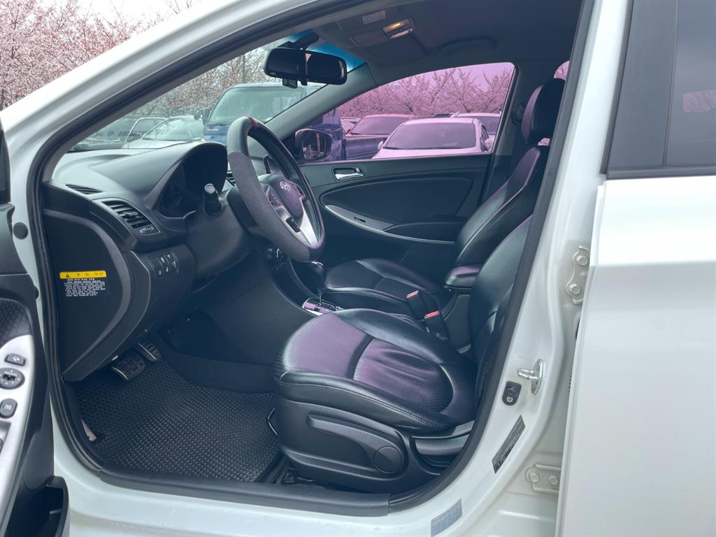 HYUNDAI Accent - Vista 10