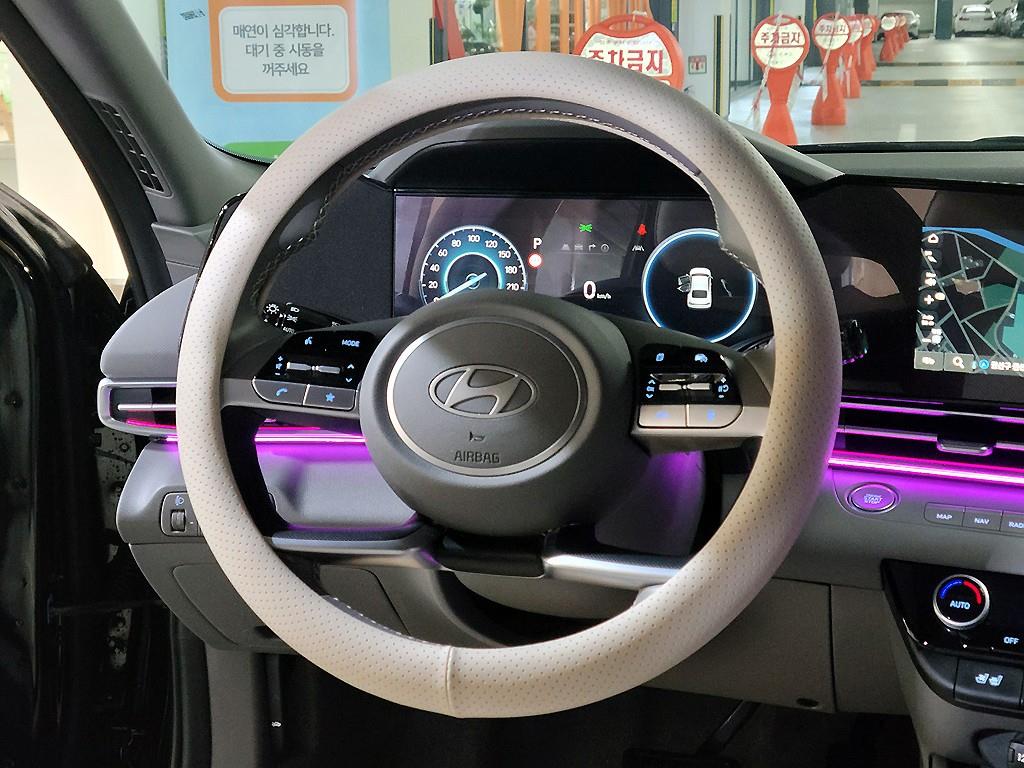 HYUNDAI Avante - Vista 9