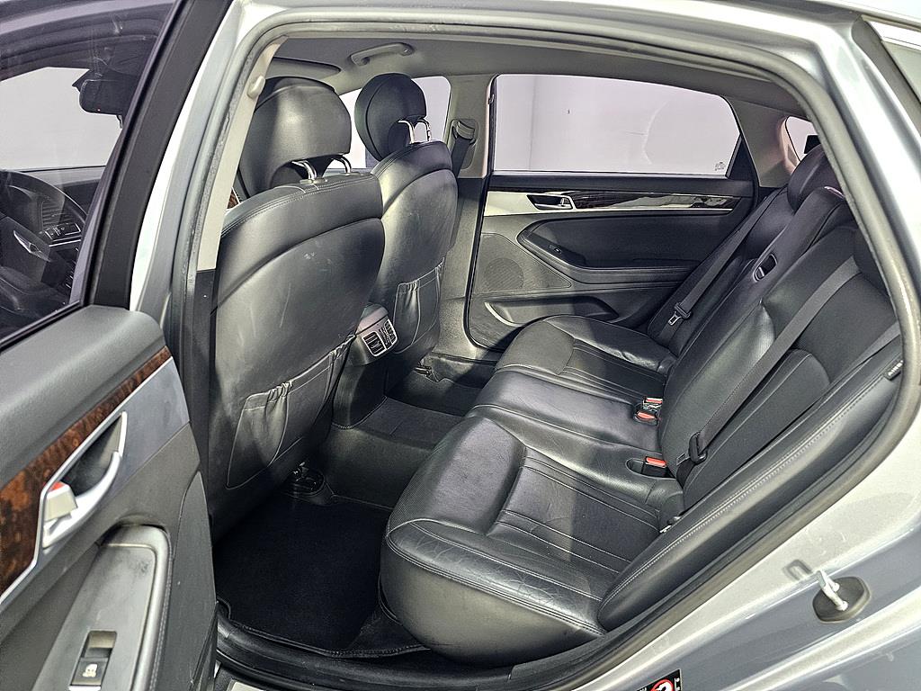 HYUNDAI Genesis - Vista 9