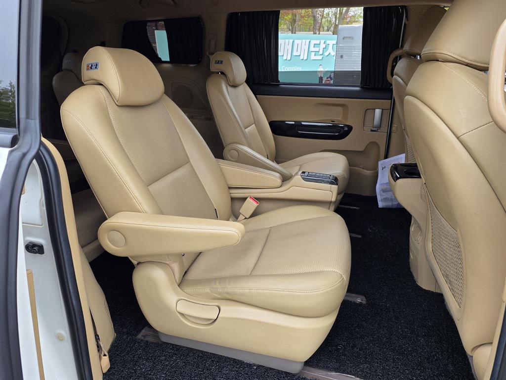 KIA Carnival - Vista 10