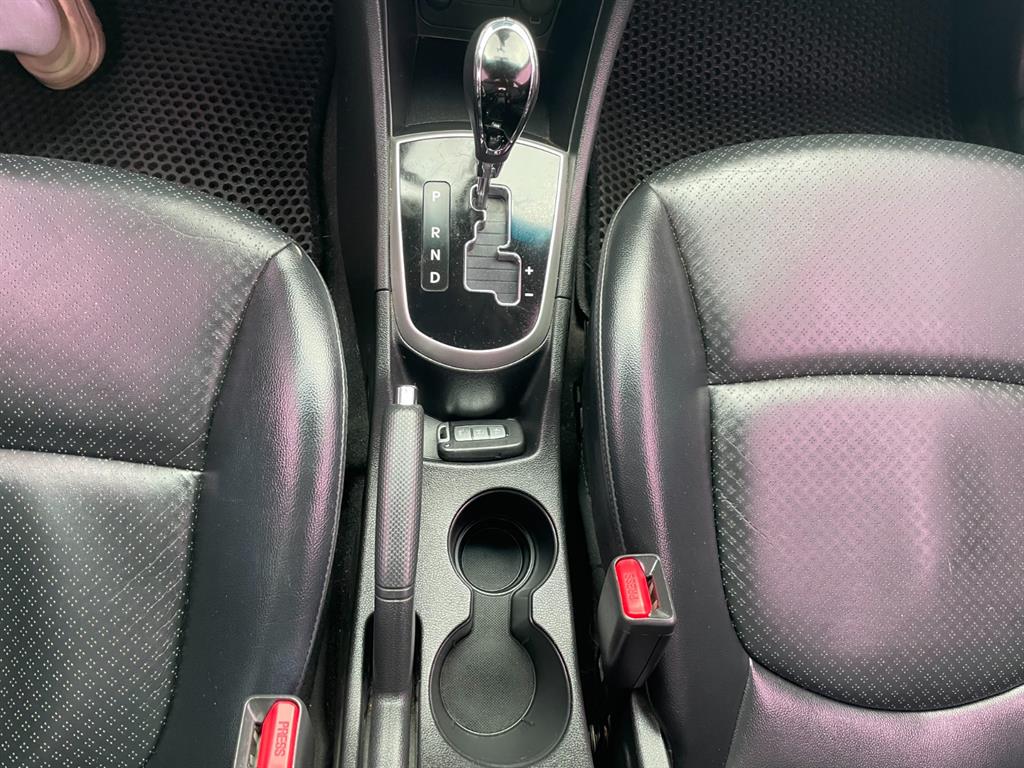 HYUNDAI Accent 2012 Blanco - Importación desde Corea - HF Imports Iquique - Foto 13