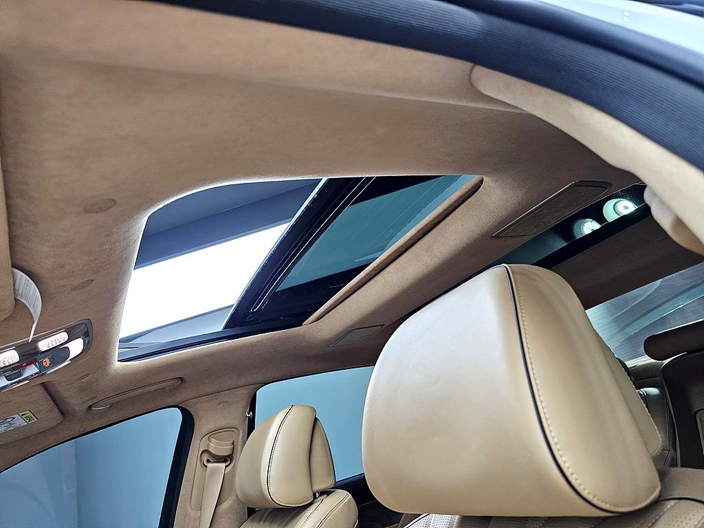 Genesis G90 - Vista 12