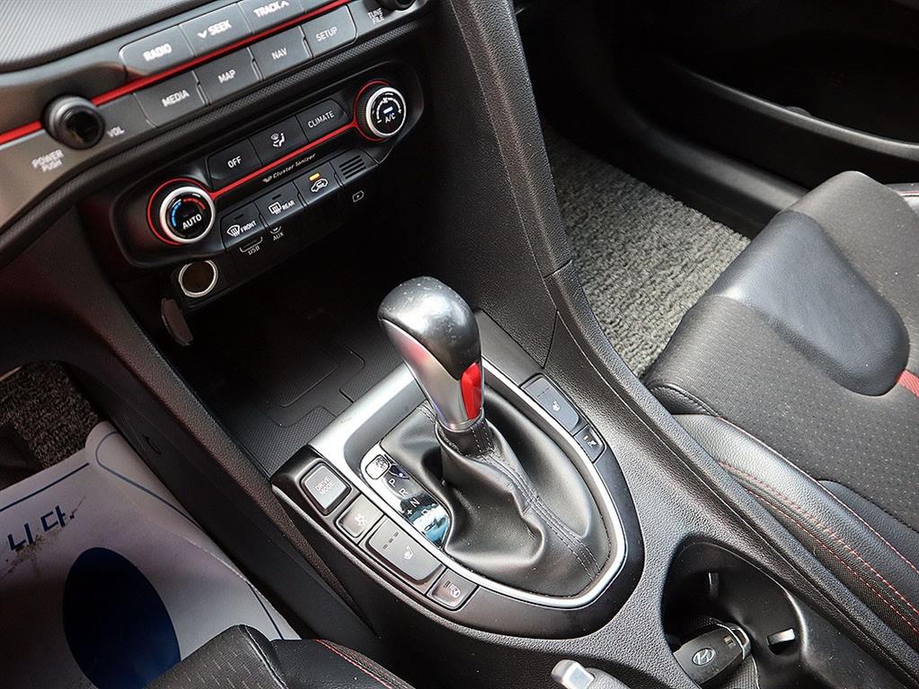 HYUNDAI Veloster 2018 Gris - Importación desde Corea - HF Imports Iquique - Foto 12