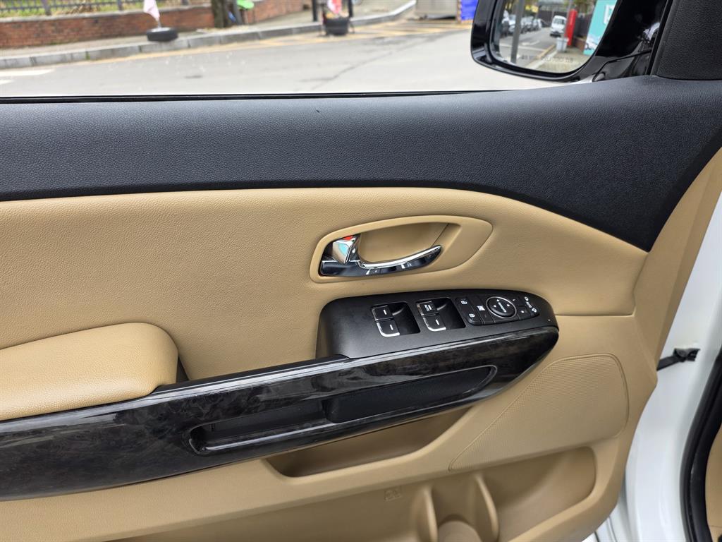KIA Carnival - Vista 5
