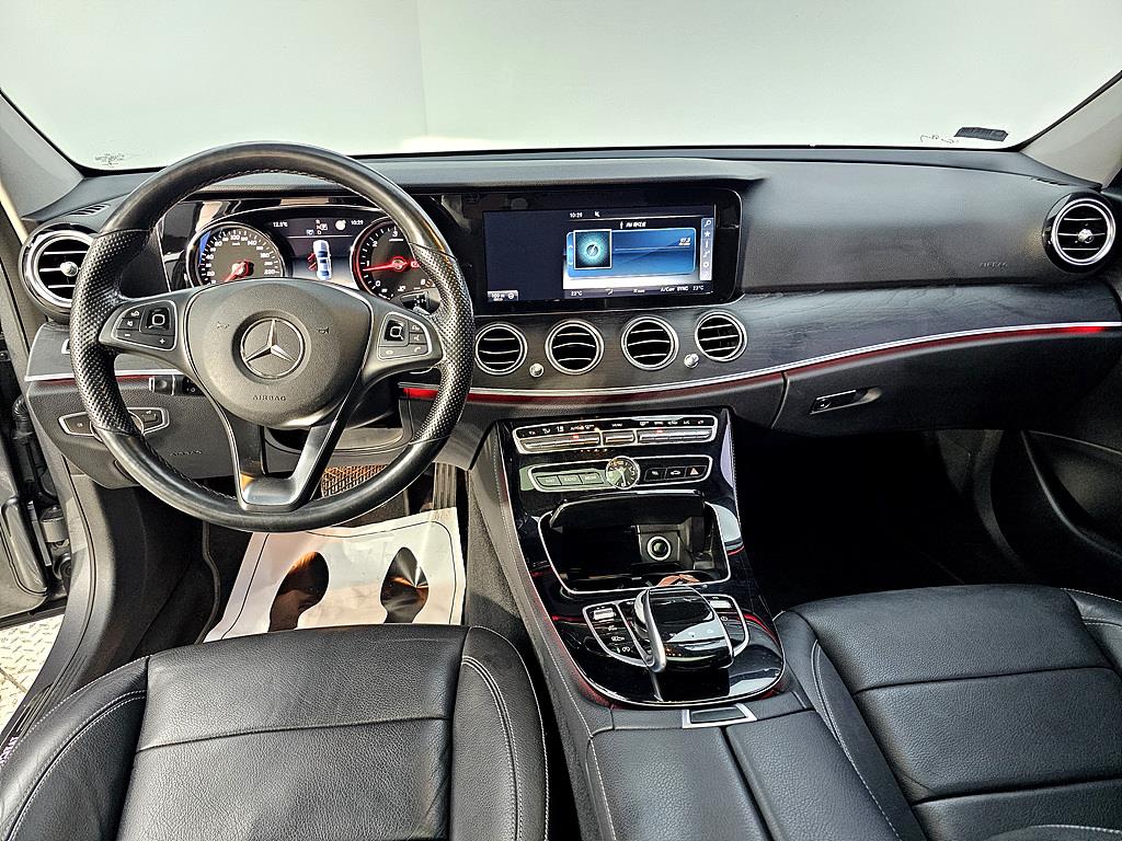 Mercedes Benz E class - Vista 5