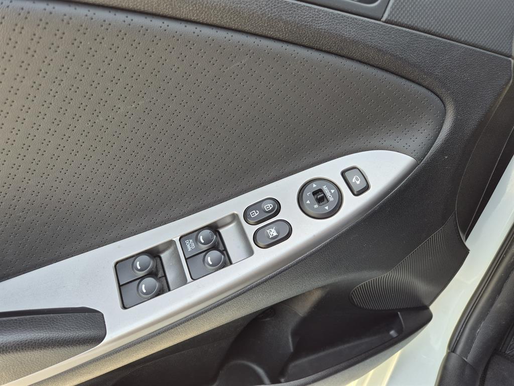 HYUNDAI Accent 2016 Blanco - Importación desde Corea - HF Imports Iquique - Foto 15