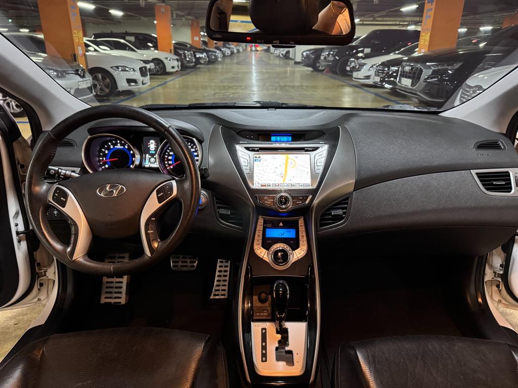 HYUNDAI Avante - Vista 8