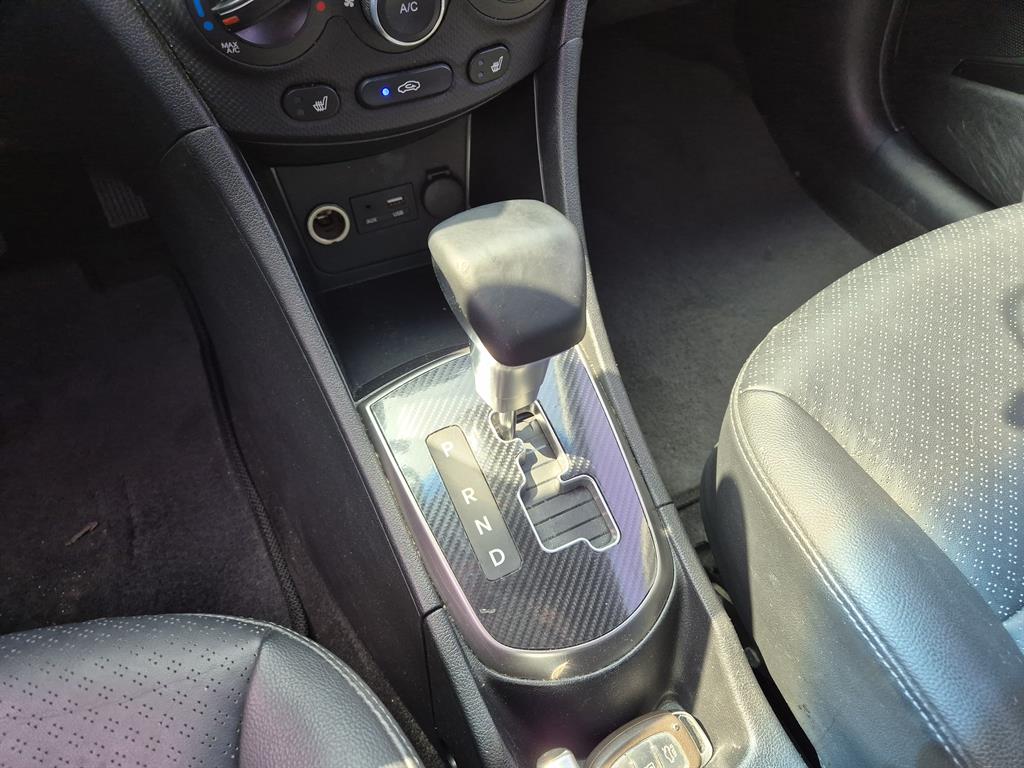 HYUNDAI Accent - Vista 10
