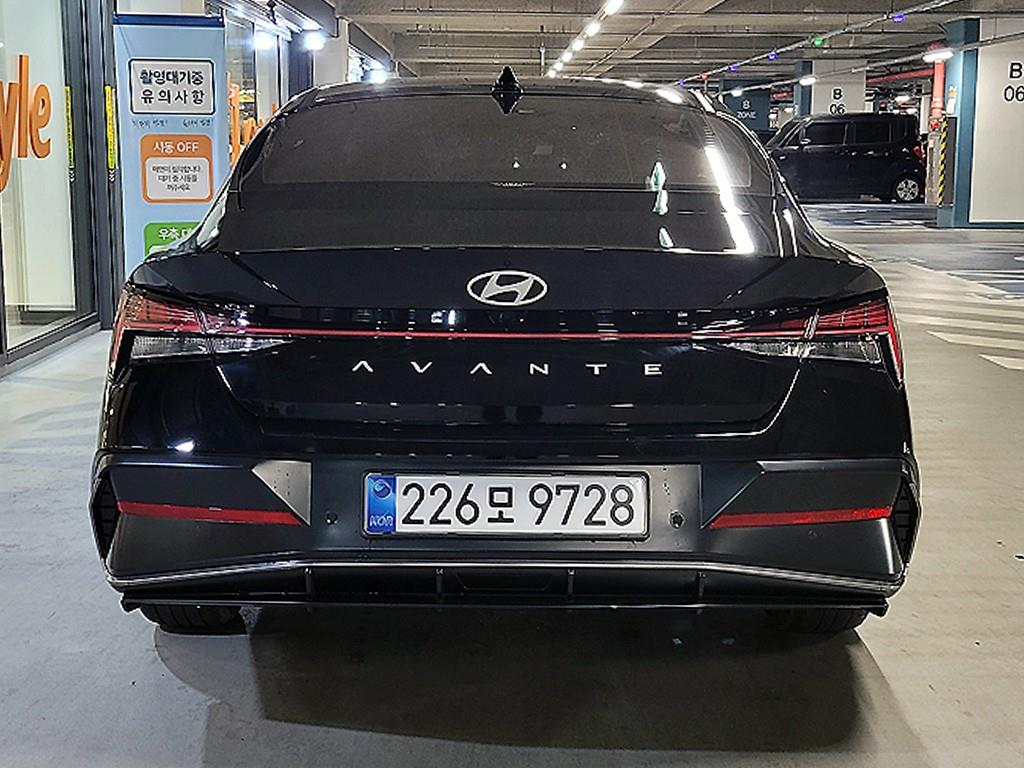 HYUNDAI Avante - Vista 5