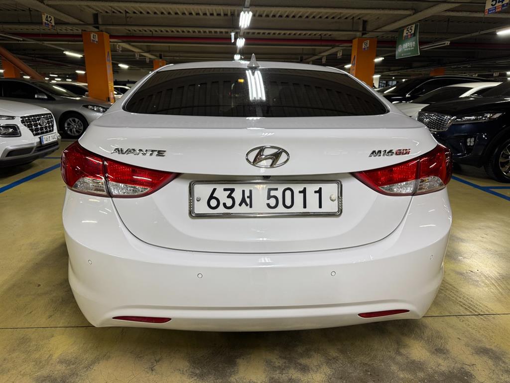 HYUNDAI Avante - Vista 4