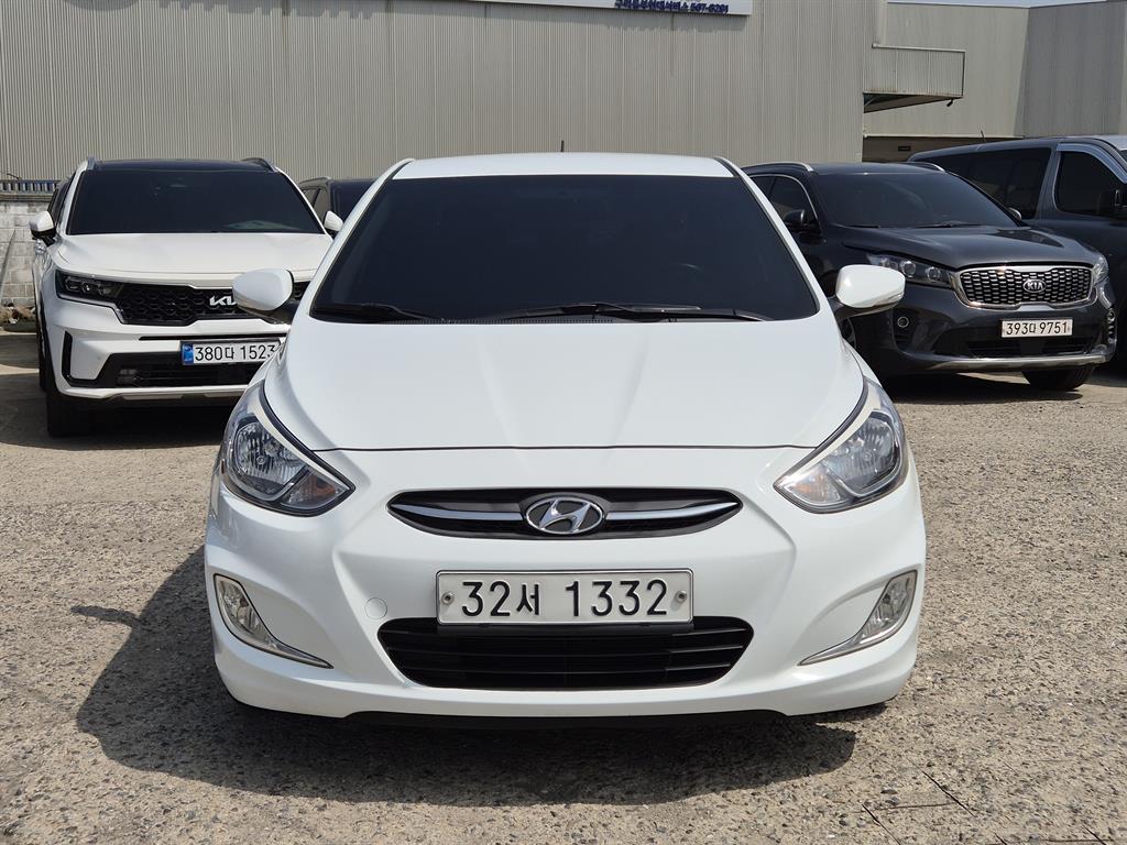HYUNDAI Accent 2016 Blanco - Importación desde Corea - HF Imports Iquique - Foto 1