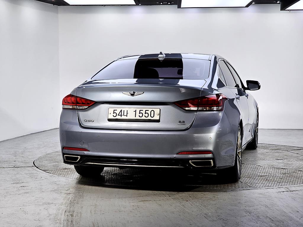 HYUNDAI Genesis - Vista 3