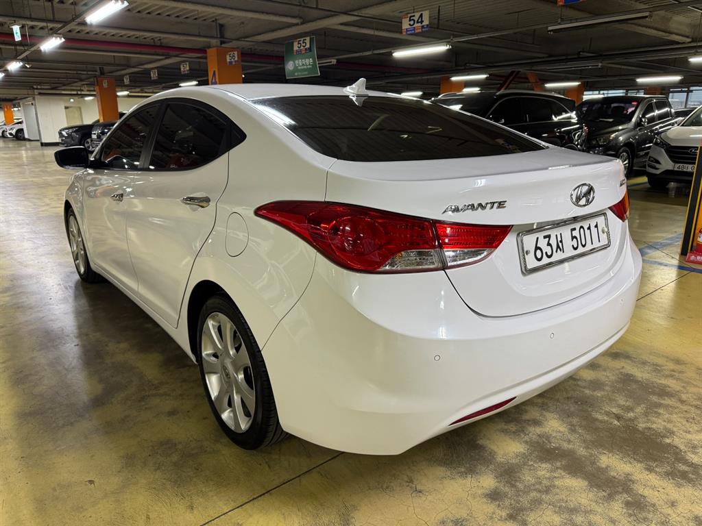 HYUNDAI Avante - Vista 6