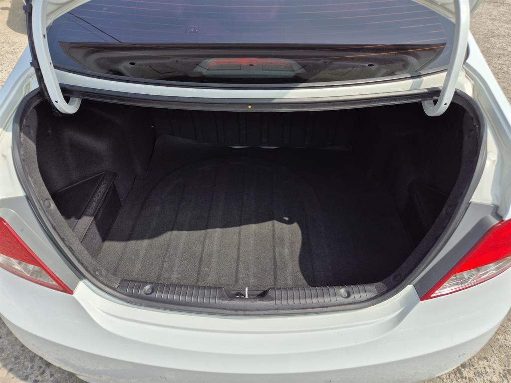 HYUNDAI Accent 2016 Blanco - Importación desde Corea - HF Imports Iquique - Foto 17