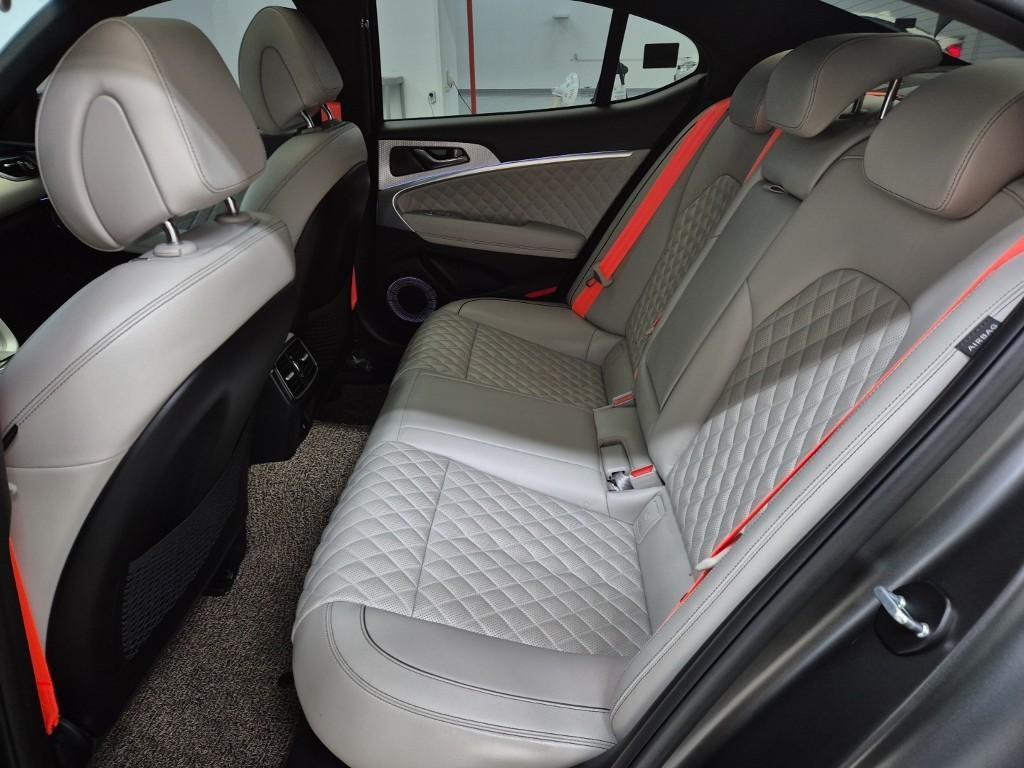 Genesis G70 - Vista 12