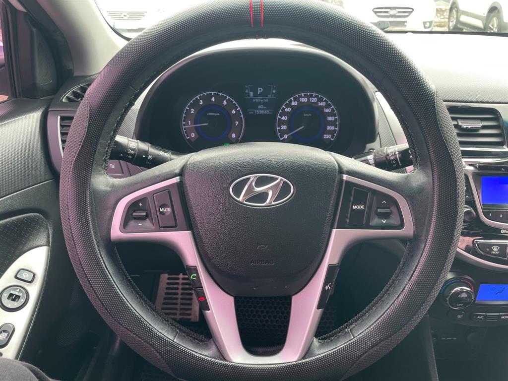 HYUNDAI Accent - Vista 7