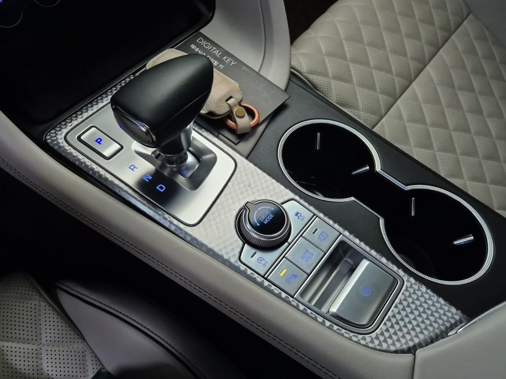 Genesis G70 - Vista 8