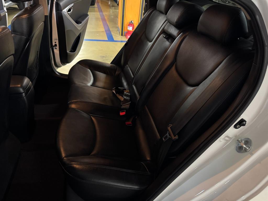 HYUNDAI Avante 2011 Blanco - Importación desde Corea - HF Imports Iquique - Foto 17