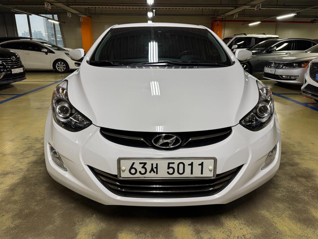 HYUNDAI Avante - Vista 2