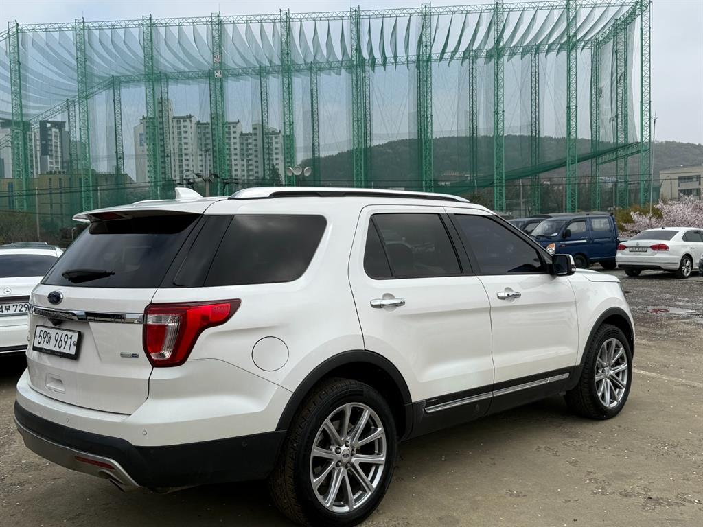 Ford Explorer - Vista 3