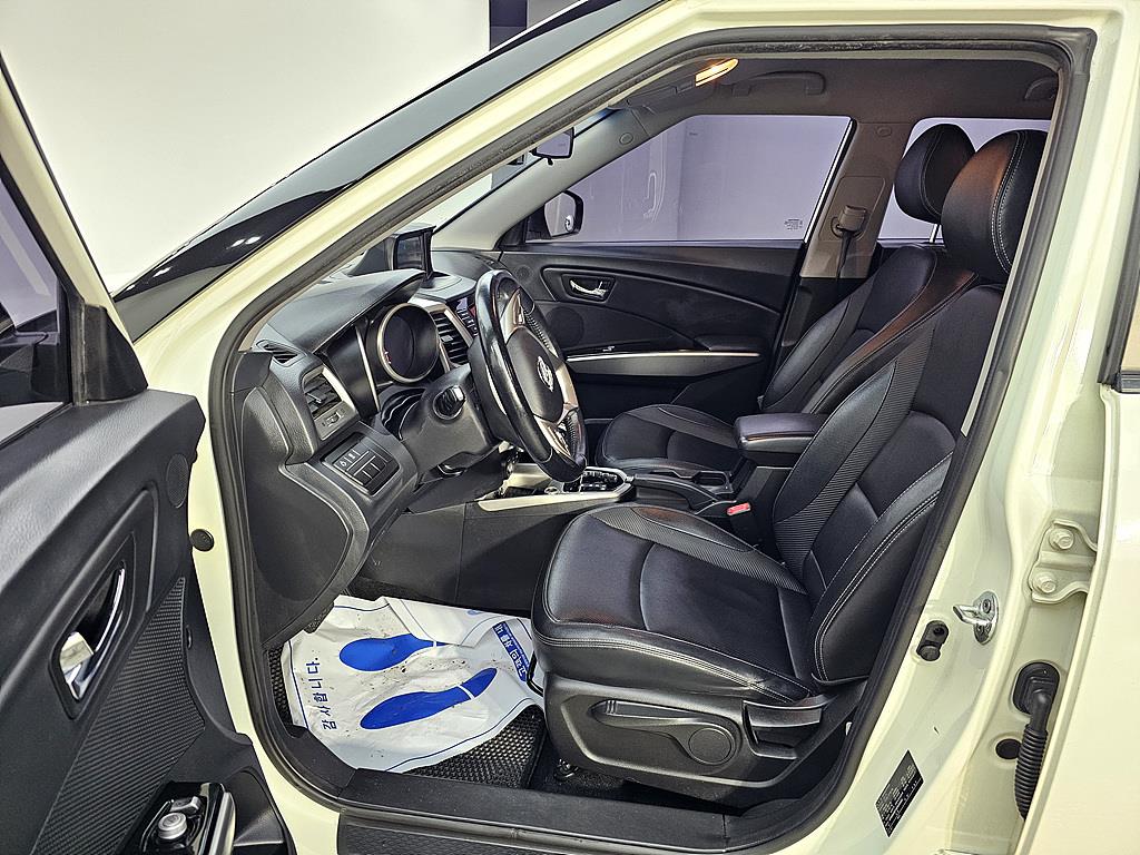 Ssangyong Tivoli - Vista 8