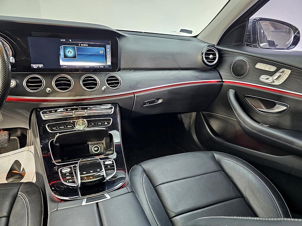 Mercedes Benz E class - Vista 10