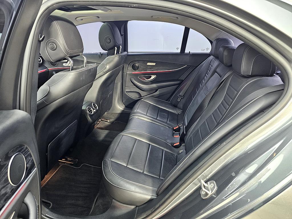 Mercedes Benz E class - Vista 9